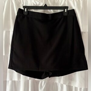 Ellen Tracy Black Pull-On Skort